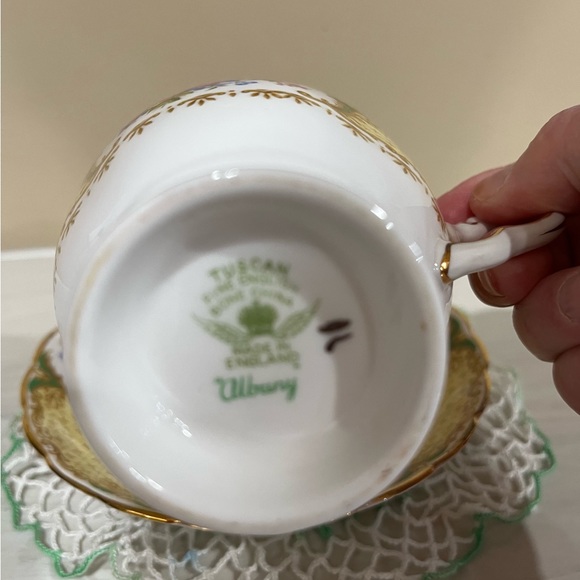 Vintage Tuscan Albany Cup and Saucer Yellow Gold panels - Picture 3 of 3